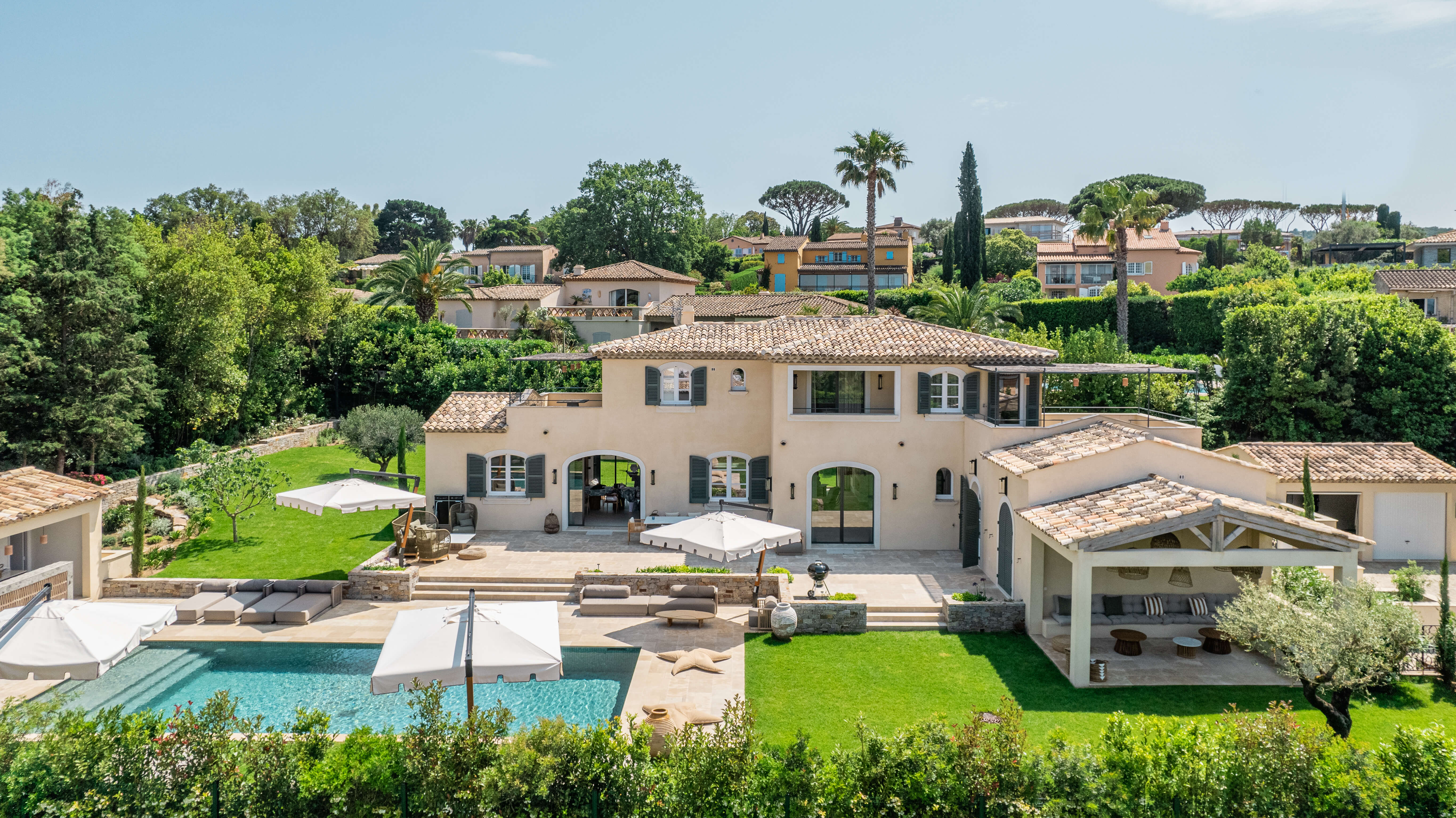 Vue aérienne villa de luxe Saint-Tropez